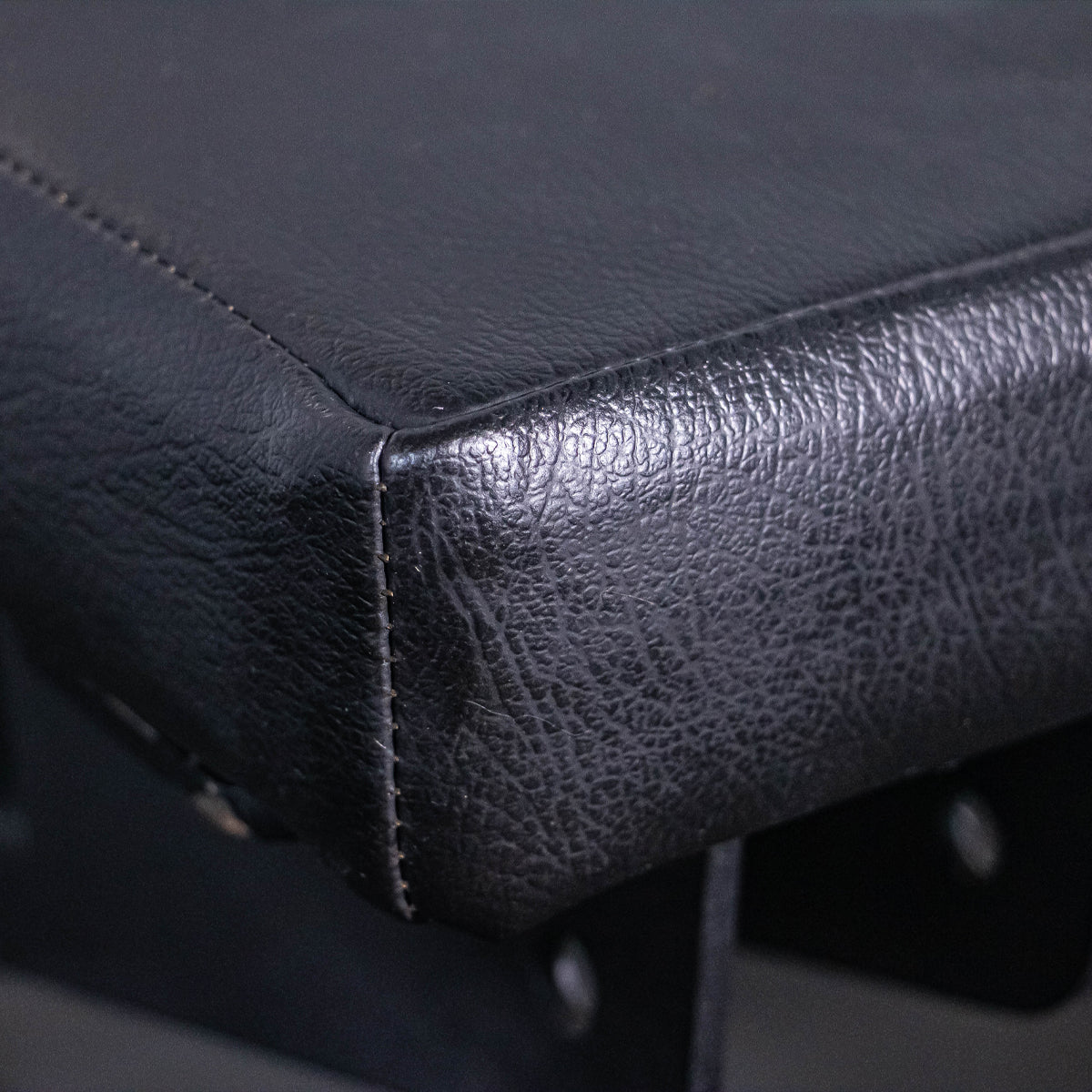 PULLDOWN SEAT